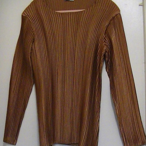 Pleated Gold Top - Medium - French - Picture 2 of 6